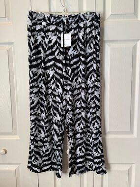 # NWT Petite L Zac & Rachel Black and White Wide Leg Pants